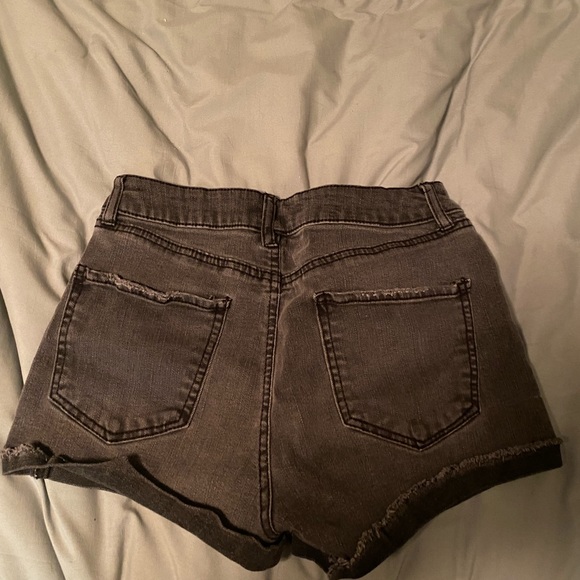 Refuge shorts - Picture 3 of 3